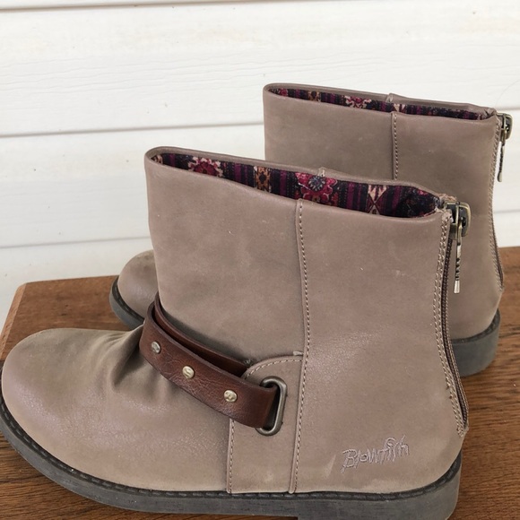 Pretty girl’s beige boots - Picture 4 of 6